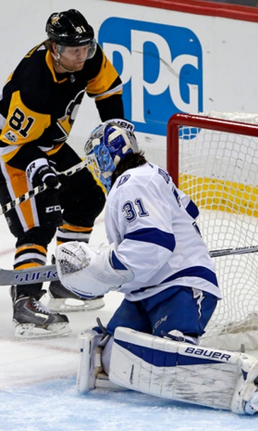 Crosby, Kessel carry Penguins past Lightning, 5-2 (Nov 25, 2017)